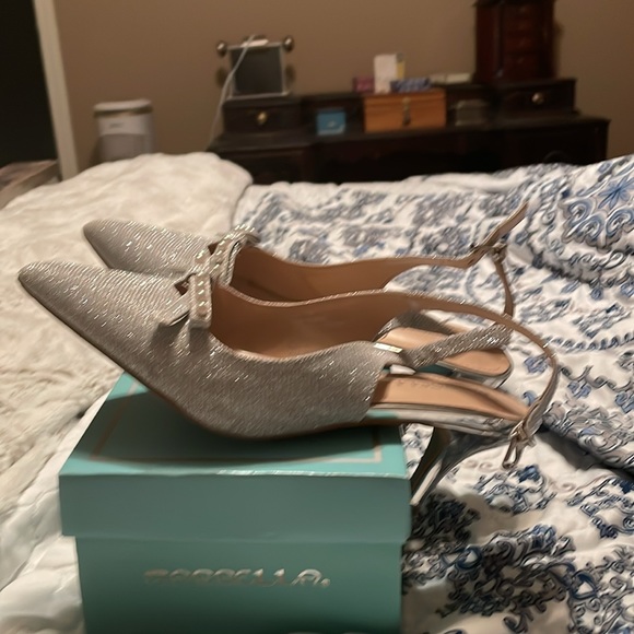 Silver bow pearl detail shoes - Picture 3 of 5